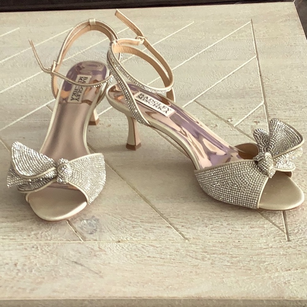 Badgley Mishka Remi Ivory/Satin Heels, Size 7.5. Never worn!